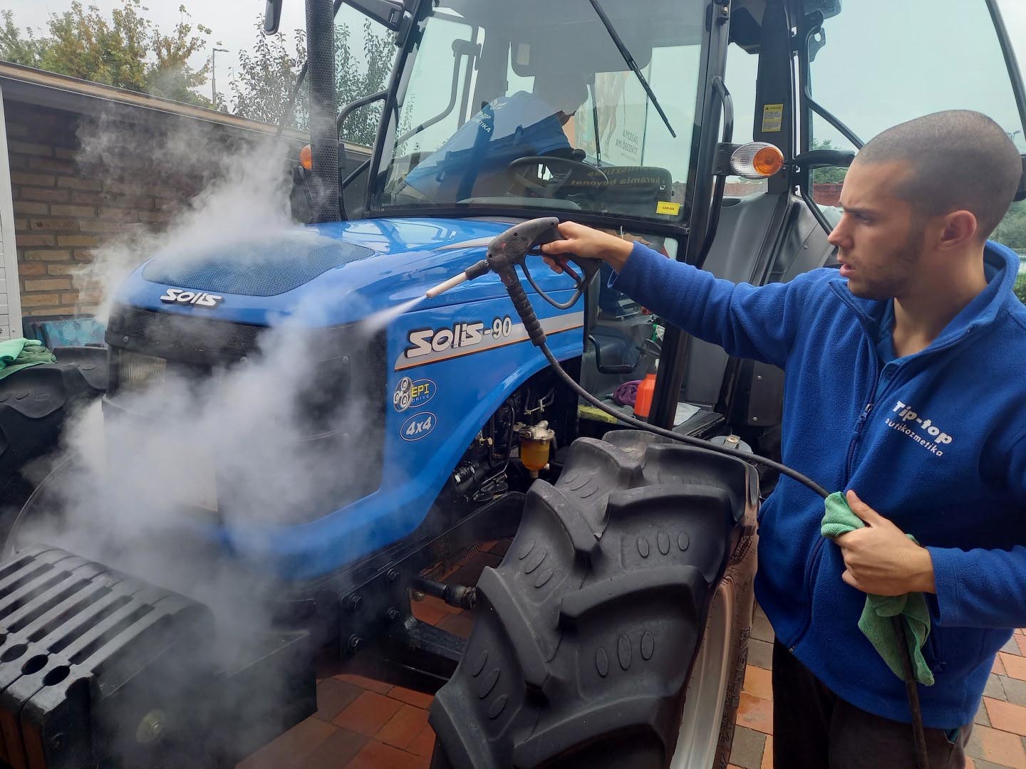 Traktor kárpit tisztítás, polírozás